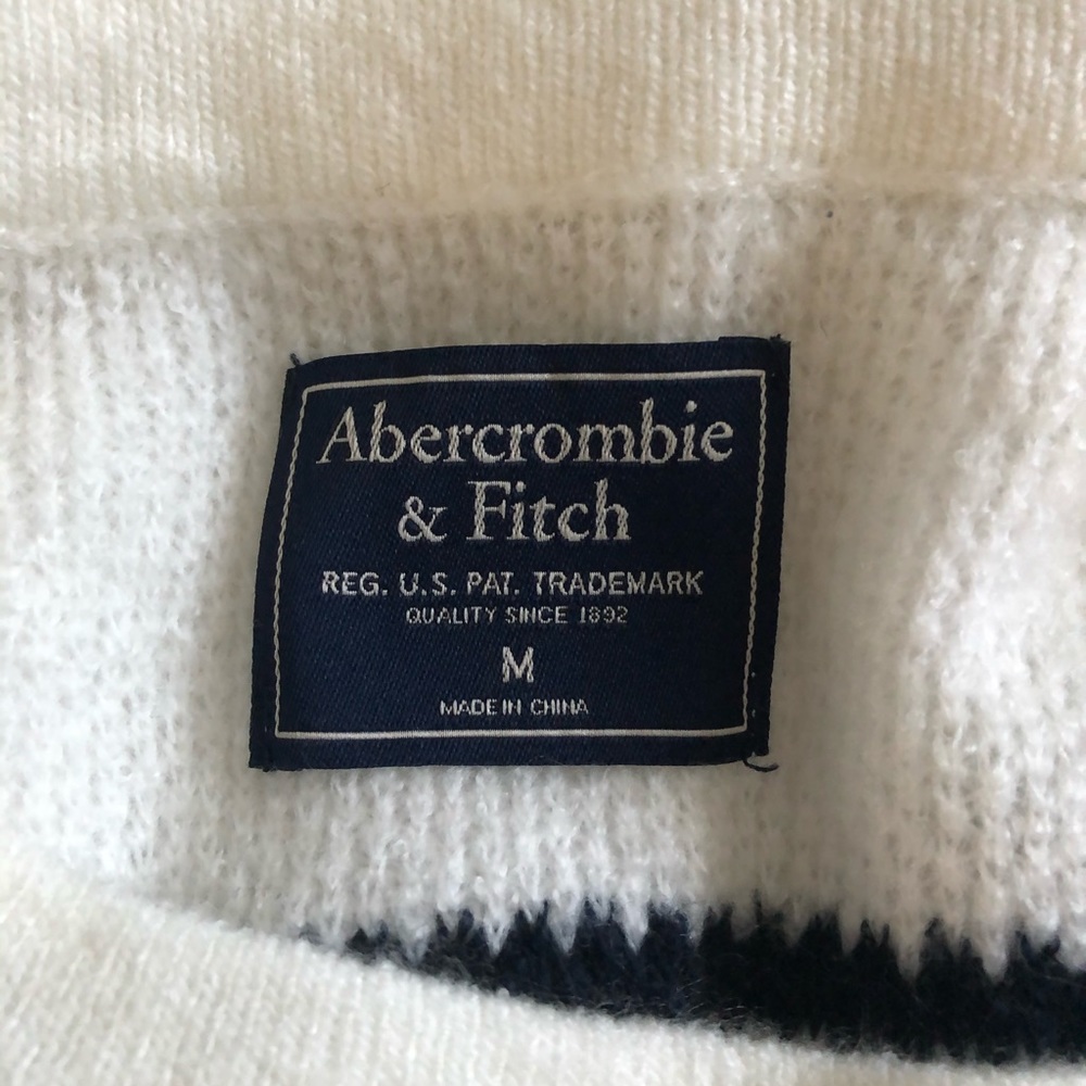 Abercrombie & Fitch Sweater